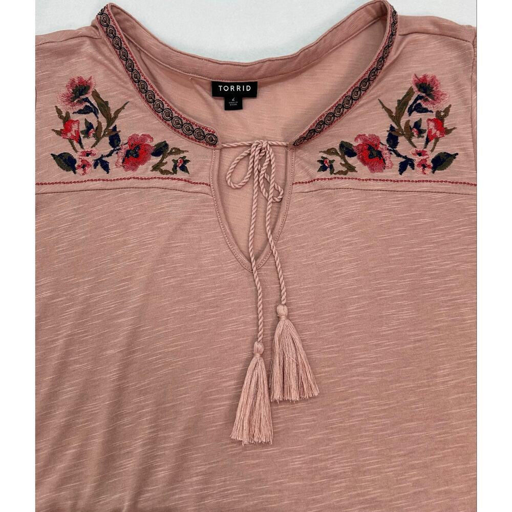 Torrid Pink Embroidered Babydoll Top Balloon Sleeve Tassel Tie V-Neck Size 2 - Picture 5 of 10